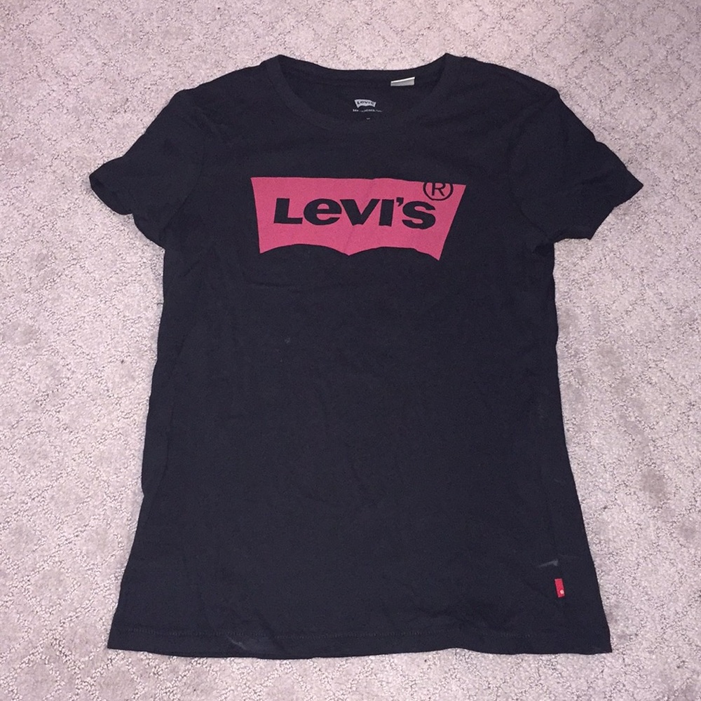 Black and red Levi’s t shirt